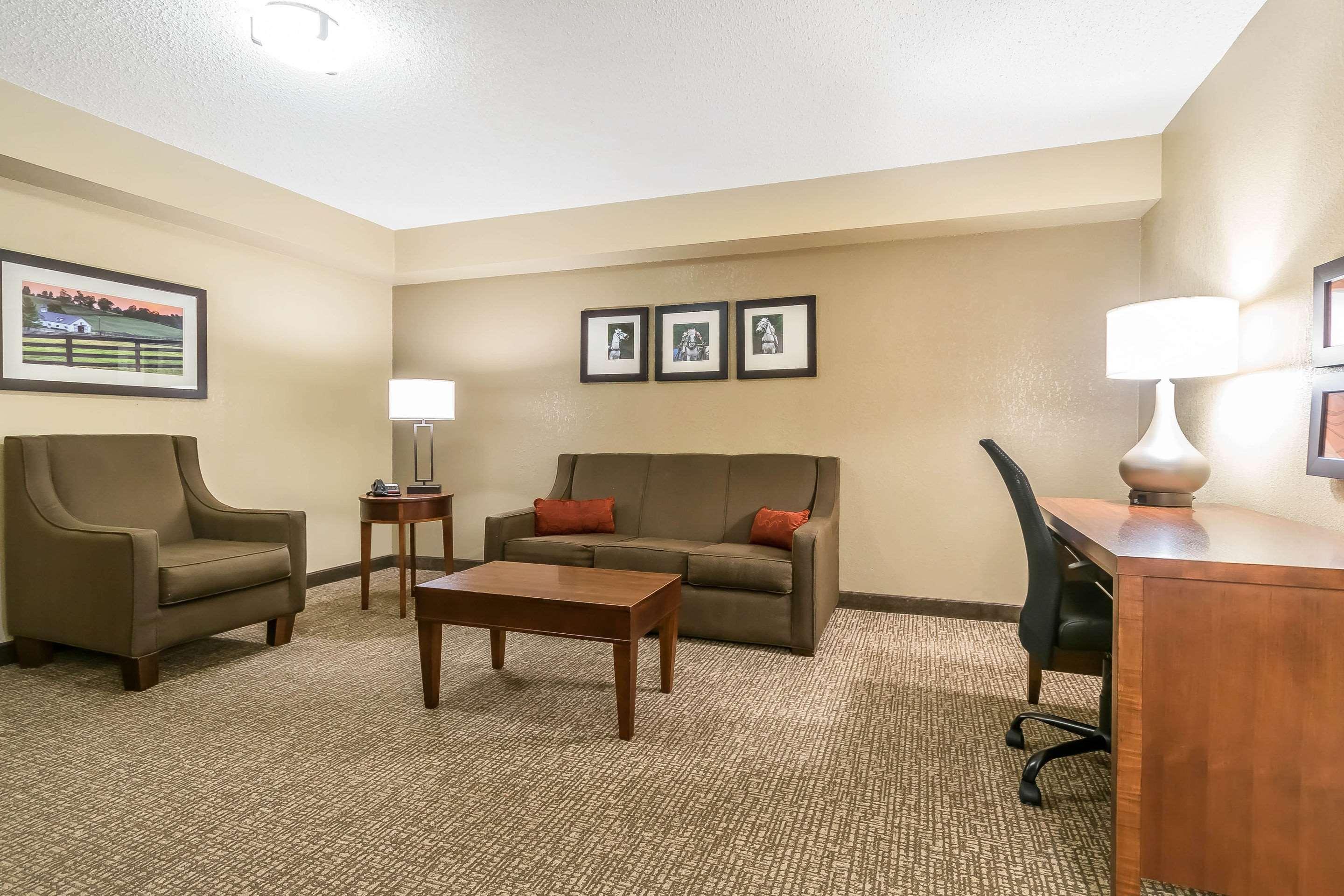 Comfort Inn & Suites Lexington Exterior photo
